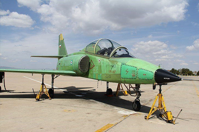 İran, askeri eğitim uçağını tanıttı