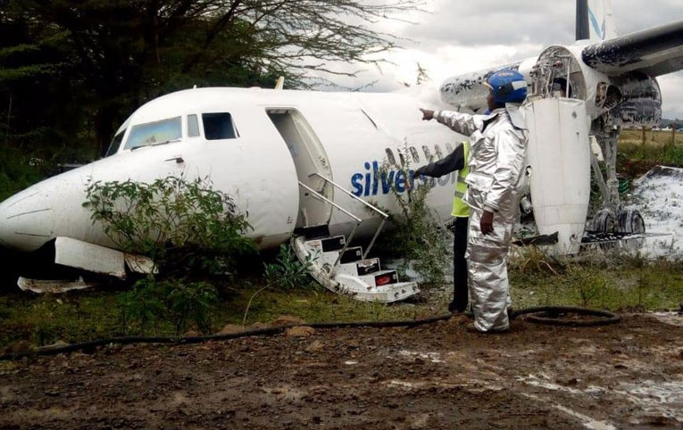 Nairobi’de Fokker 50 kalkışta pistten çıktı