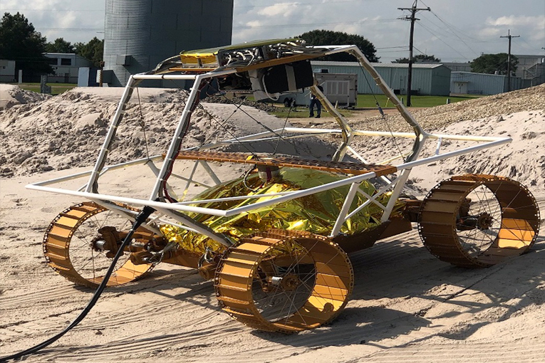 NASA Ay’a robot göndereceğini açıkladı