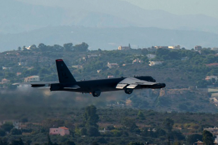 ABD’nin B-52’si ilk kez Yunanistan’da