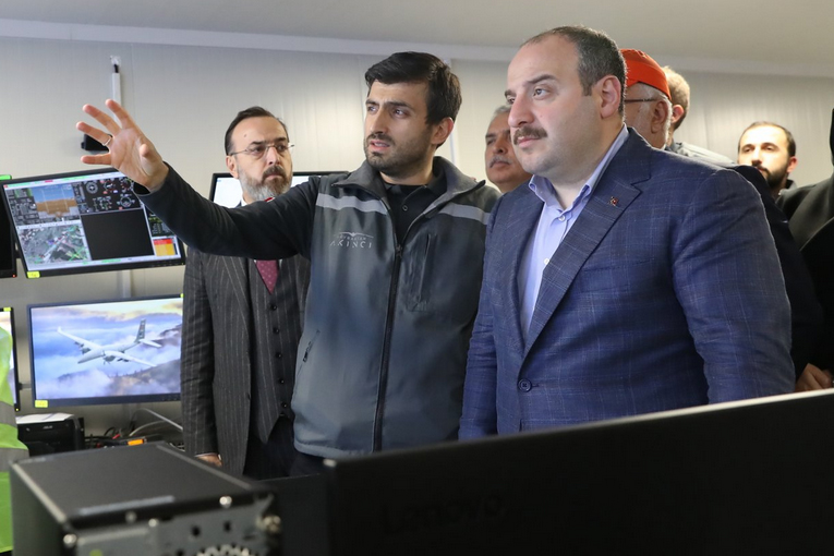 Bakan Varank Akıncı TİHA projesini yerinde inceledi