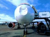Easyjet uçağının radomunda patlama meydana geldi