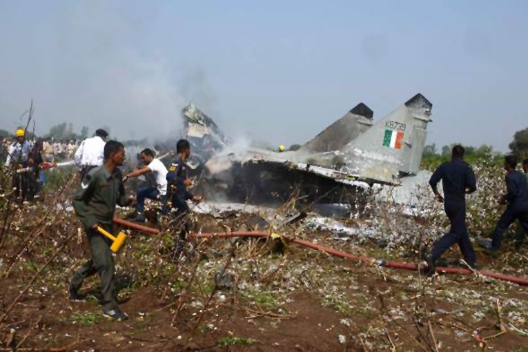 Hindistan’da kuşun çarptığı Mig-29 düştü