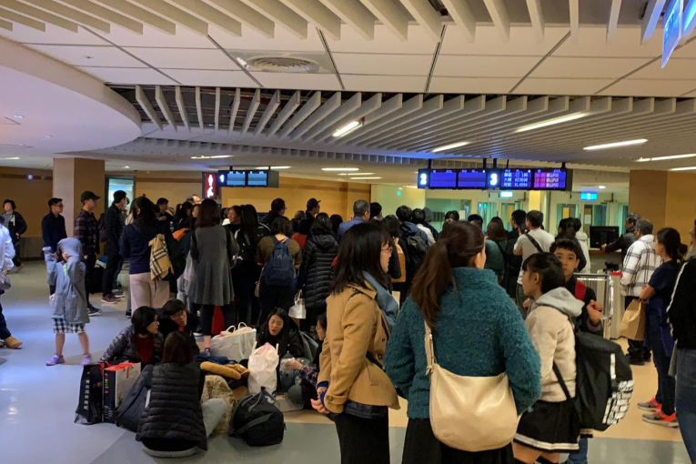 Schiphol Havalimanı, D Termialinde uçuşlar durdu