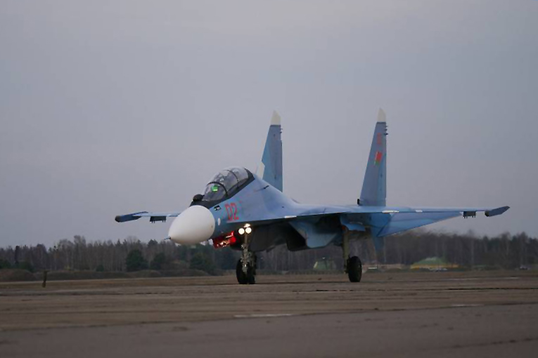 Belarus’a ilk iki Su-30 teslim edildi