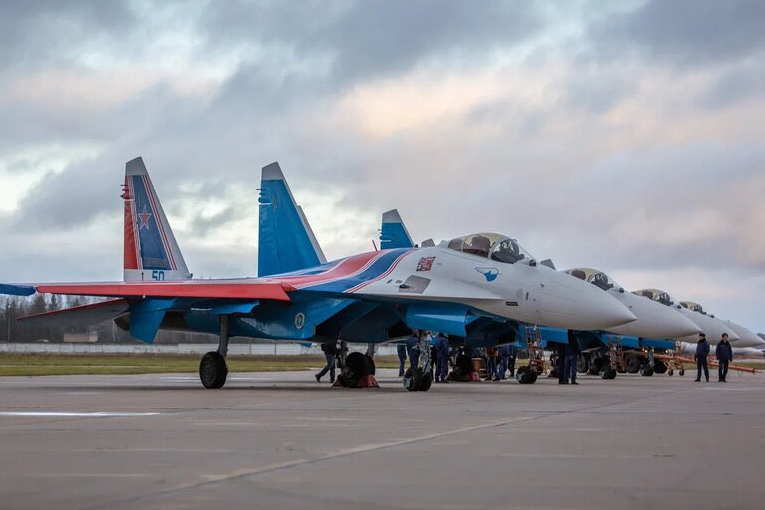 Rus Şövalyeleri Su-35’leri teslim aldı