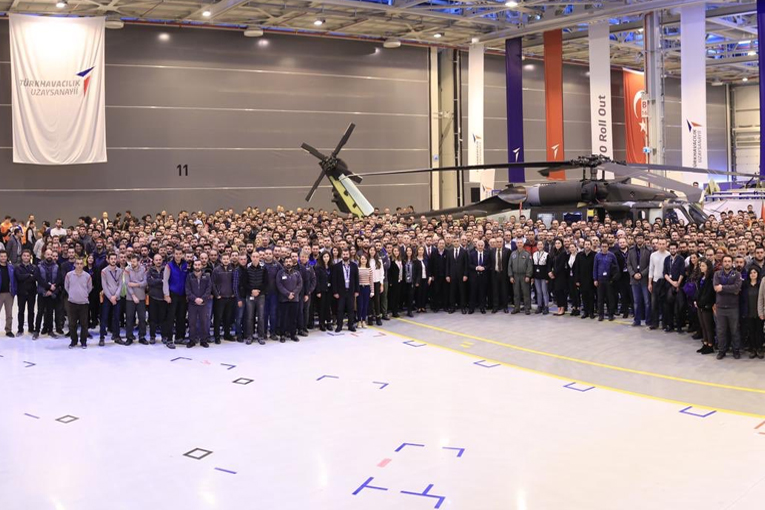 TUSAŞ, T-70 Genel Maksat Helikopteri’ni hangardan çıkardı