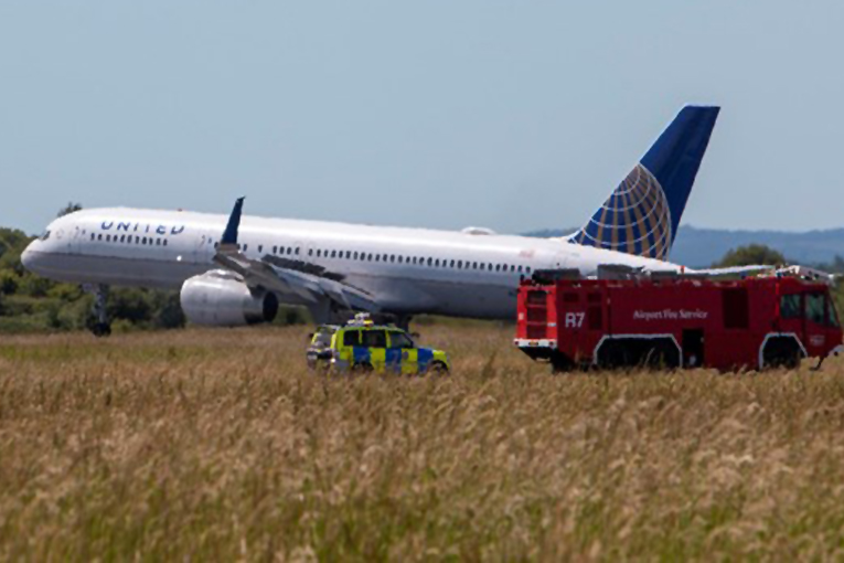 United uçağı Shannon Havalimanı’na acil indi