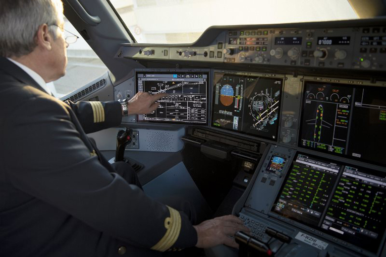 Airbus, dokunmatik ekranlı ilk A350 XWB’yi teslim etti