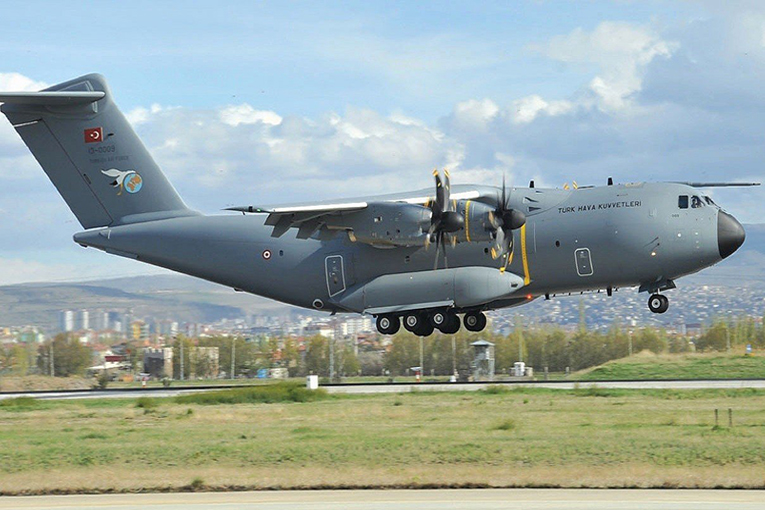TSK, Mogadişu’ya A400M uçağıyla yardım götürdü