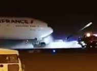 Air France uçağını çeken tow aracı alev aldı