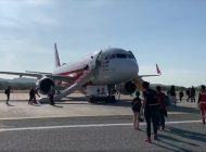 Air Asia yolcuları slidelar ile tahliye edildi
