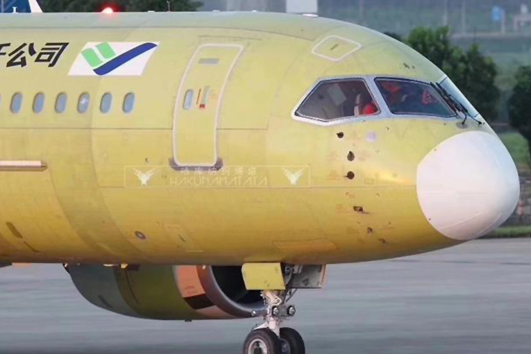 Çinli COMAC’ın altıncı C919’u ilk test uçuşunu başarıyla tamamladı