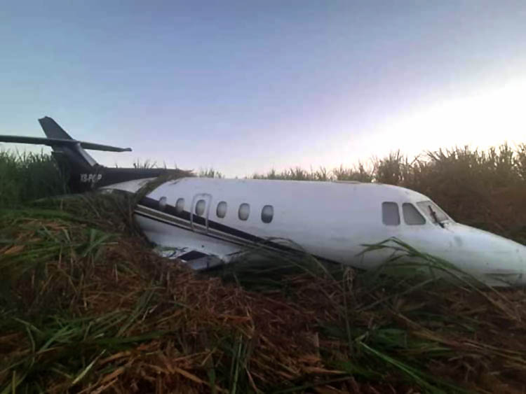 Guatemala’da tarlaya terk edilmiş uçak bulundu