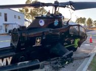 Alkollü sürücü parktaki helikoptere çarptı