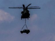 Rusya’da helikopterden Mercedes cip attılar