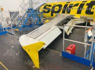 Spirit Havayolları uçağı bakında hasar büyük hasar gördü
