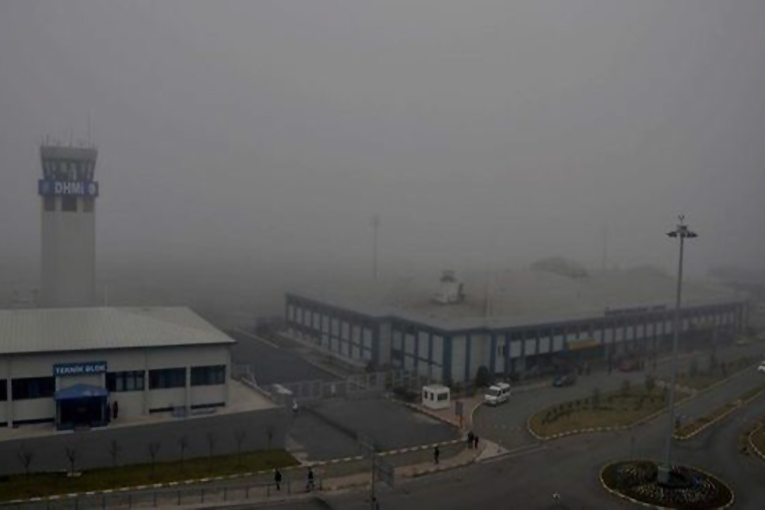 Trabzon ve Hatay uçuşlarına sis engeli
