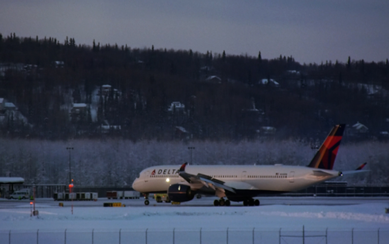 Delta uçağı Alaska’da acil indi