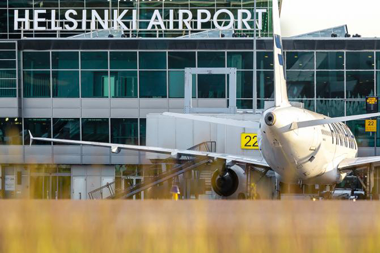 Finnair’in hostesi körükten düşüp ağır yaralandı