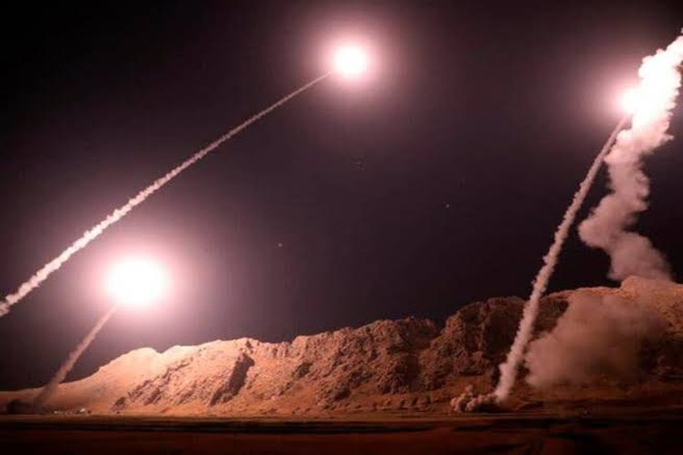 İran, Irak’taki ABD üslerini füze ile vurduğunu açıkladı