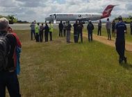 Qantas uçağı inişte pistten çıktı