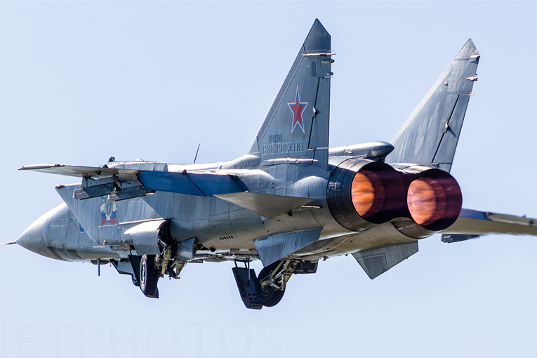 Rus MiG-31 avcı uçağı, ABD ve Norveç uçaklarını önledi