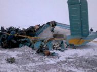 Kazakistan’da ambulans uçak sert indi