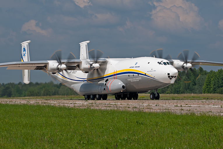 An-22 Antei askeri uçağı yeni görevini başarıyla tamamladı