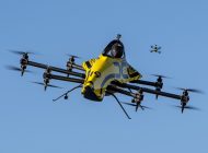 Dünya’nın ilk insanlı akrobasi drone’u ilk uçuşunu yaptı