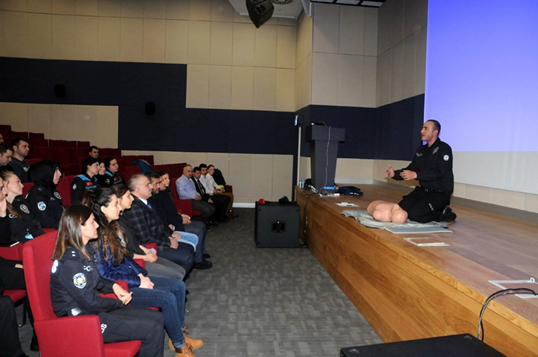 İstanbul Havalimanı’nda polislerine ilk yardım eğitimi