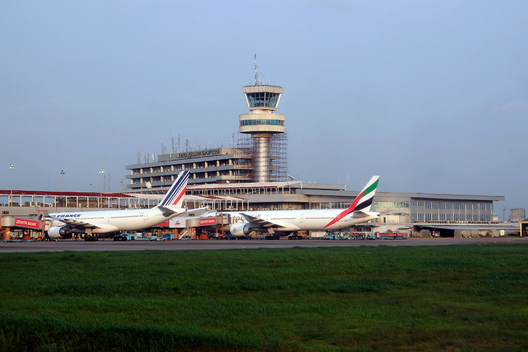 Emirates, Lagos uçuşlarını askıya aldı