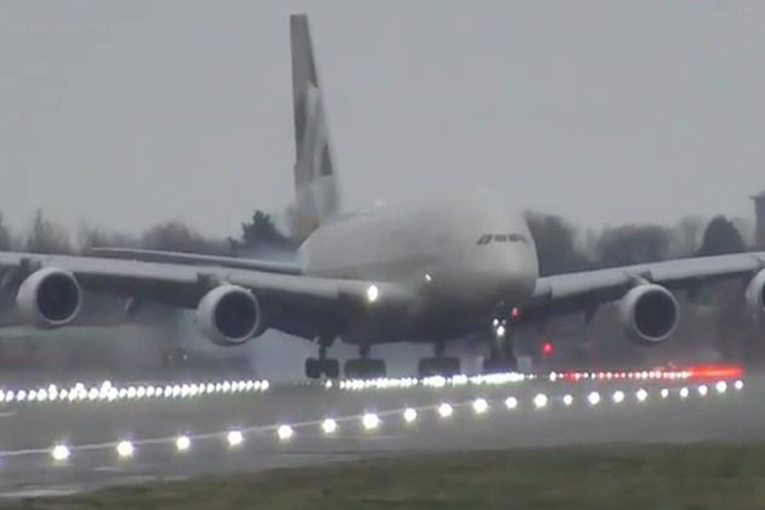 Etihad uçağı A380’in İngiltere’ye inişi tıklanma rekoru kırdı