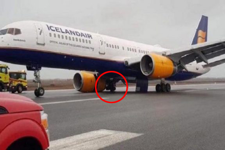 İcelandair’ın B757’si sert indi sağ dikmesi kırıldı