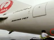 JAL’nın B767’sine Cakarta’da ikram aracı çarptı