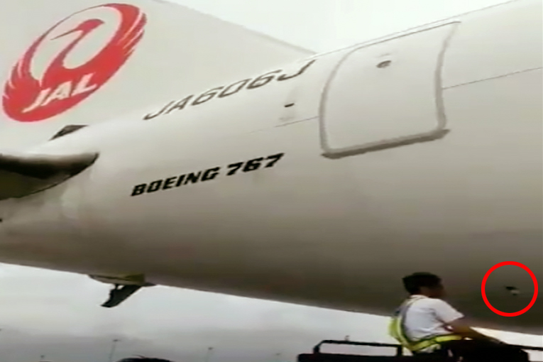JAL’nın B767’sine Cakarta’da ikram aracı çarptı