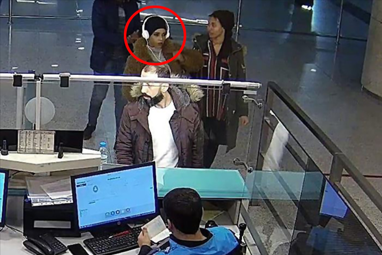 Esenboğa Havalimanı’nda kadın kılığında yakalandı