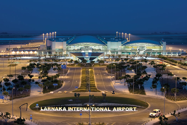 Larnaka Havalimanı’nda 20 yolcu 6 mürettebat karantinada