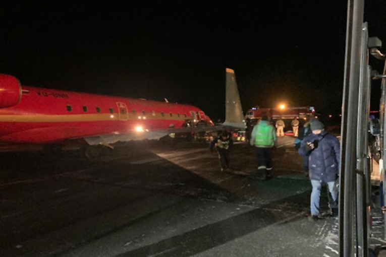 Rusline uçağı inişte pist kapattı