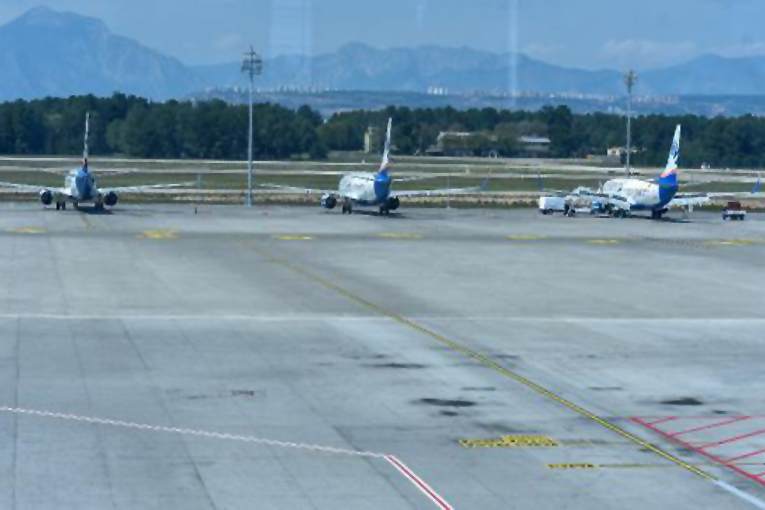 Antalya Havalimanı’nda uçaklar parka çekildi