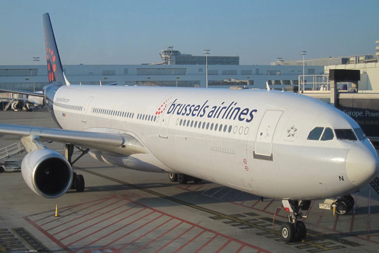Brüksel Havayolları uçağında yolcu hayatını kaybetti