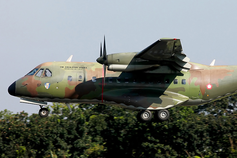 Papu’da CASA C-295’e ateş açıldı