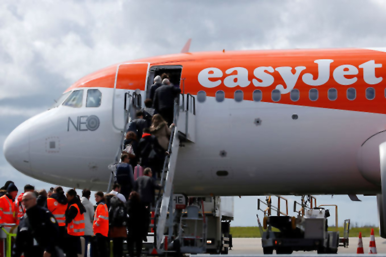 Easyjet uçağı alkollü yolcu yüzünden rotar yaptı