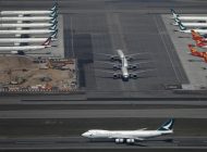 Hong Kong, Chek Lap Kok Havalimanı uçak parkına döndü