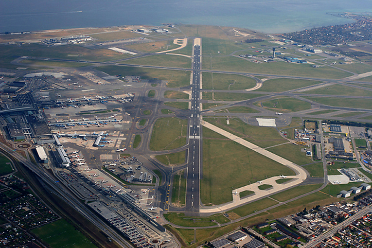 Kopenhag havalimanının iki pisti park alanı yapıldı