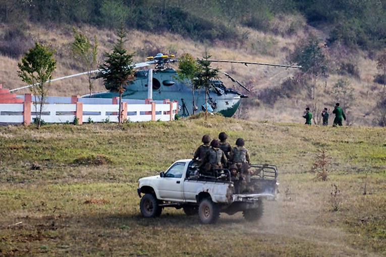 Myanmar)da Mi-17 inişte kaza yaptı