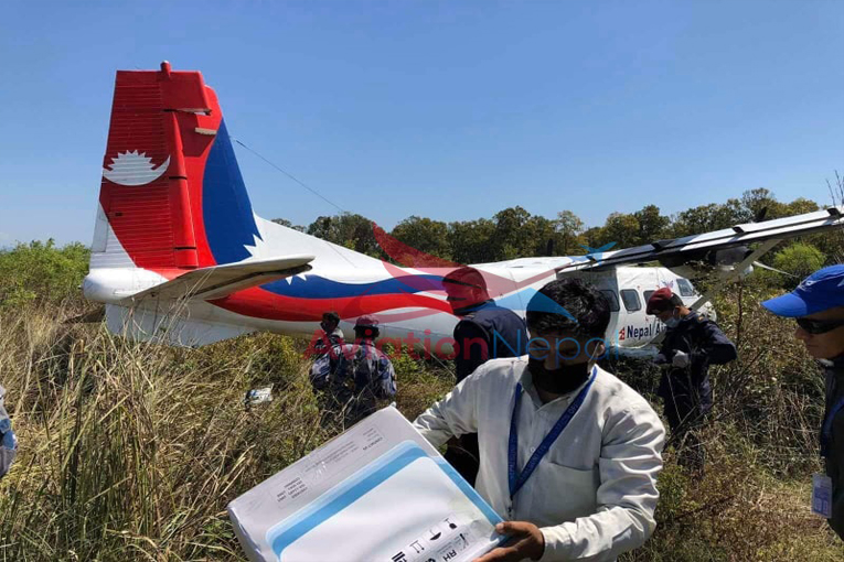 Nepal’de koronavirüs testlerini taşıyan uçak inişte pistten çıktı