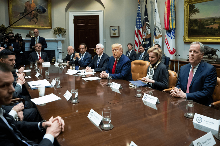 Trump, tüm ABD’li havayolarını uyardı