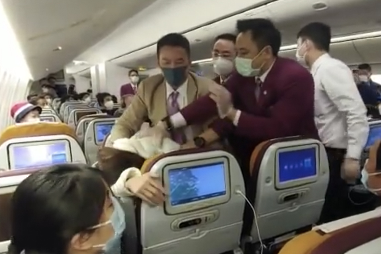 Thai Airways uçağında öksürük gerginliği