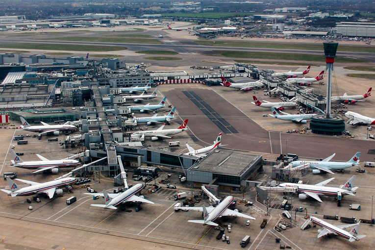 İngiltere, Heathrow Havalimanı’nı tıbbi tedarik merkezi yapıyor